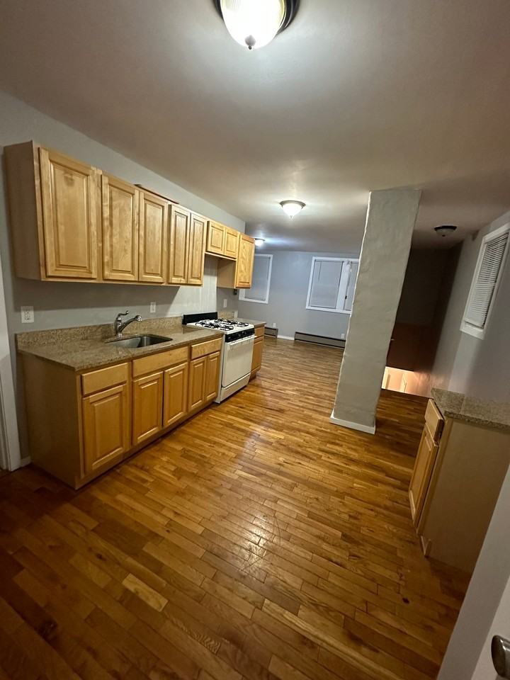 77 Wesley St 2nd Fl #2ndFL - Photo 2 of 11