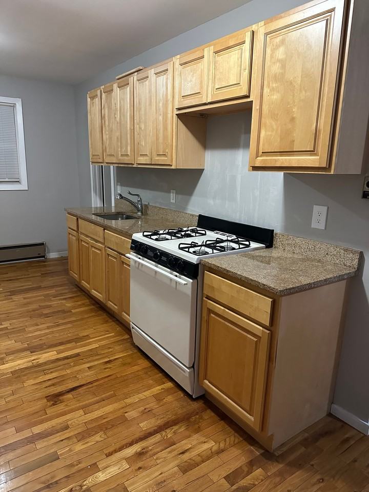 77 Wesley St 2nd Fl #2ndFL - Photo 6 of 11