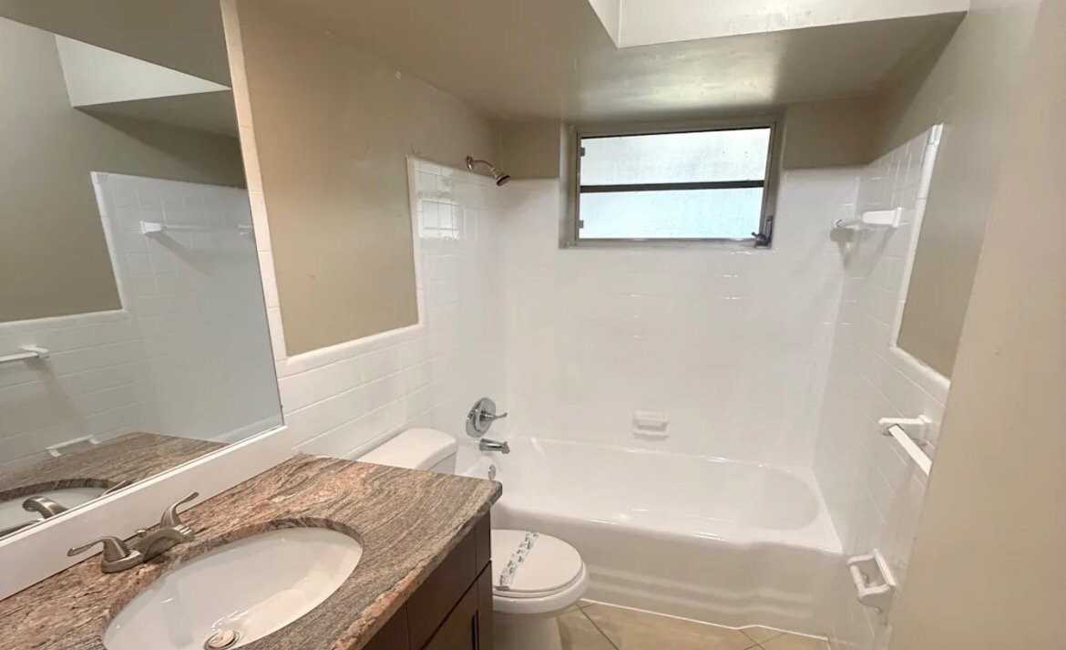 19386 E 41st Pl - Photo 5 of 6