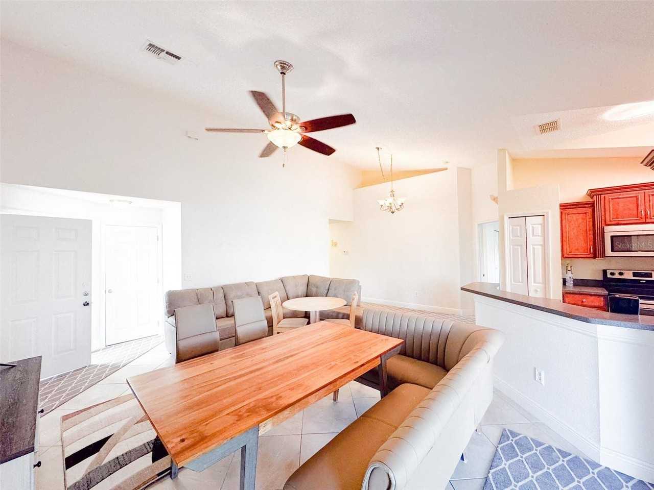 2474 Saint Augustine Blvd - Photo 4 of 20