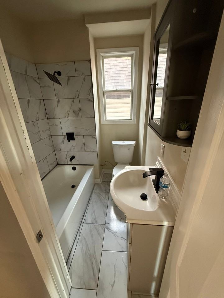 3906 Catalpa St #1 - Photo 3 of 8