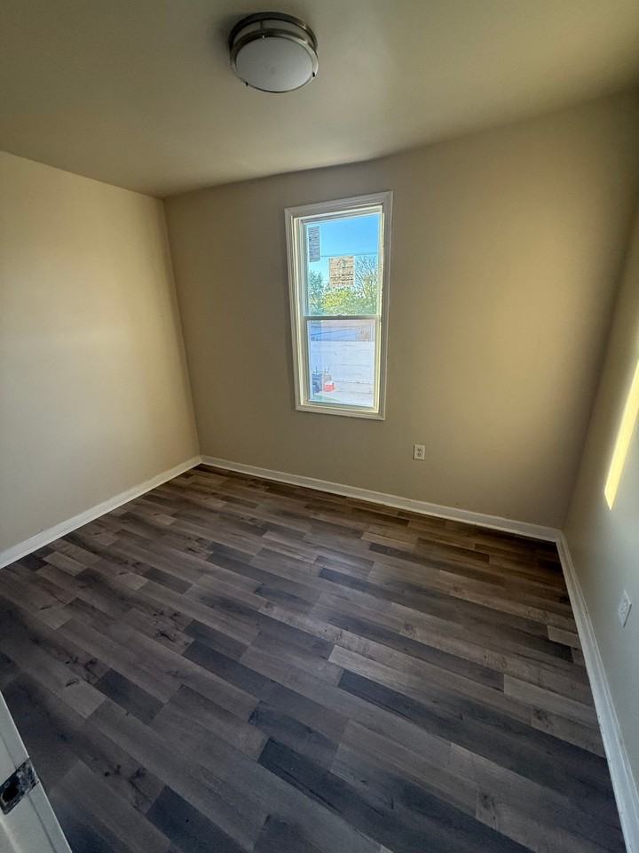 3906 Catalpa St #1 - Photo 5 of 8