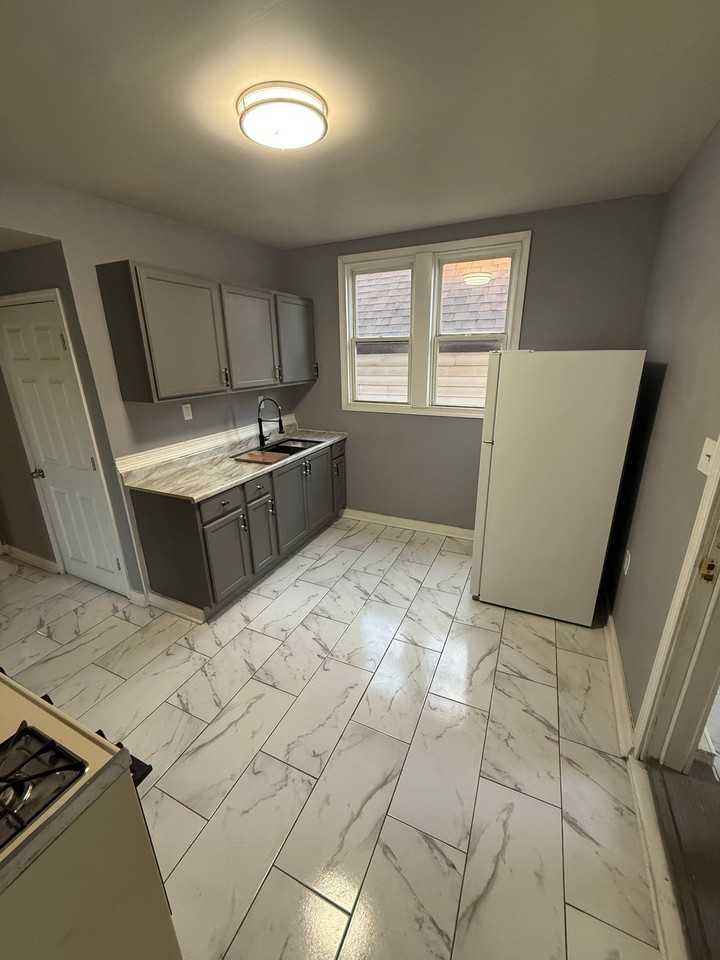 3906 Catalpa St #1 - Photo 7 of 8