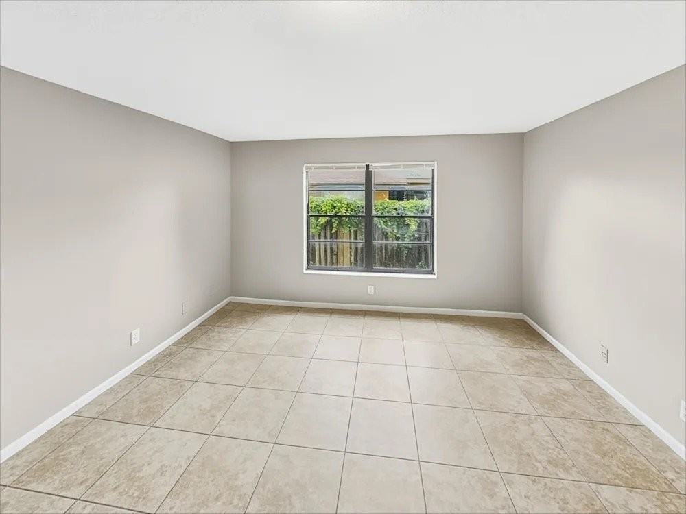 784 Ryanwood Dr - Photo 2 of 15