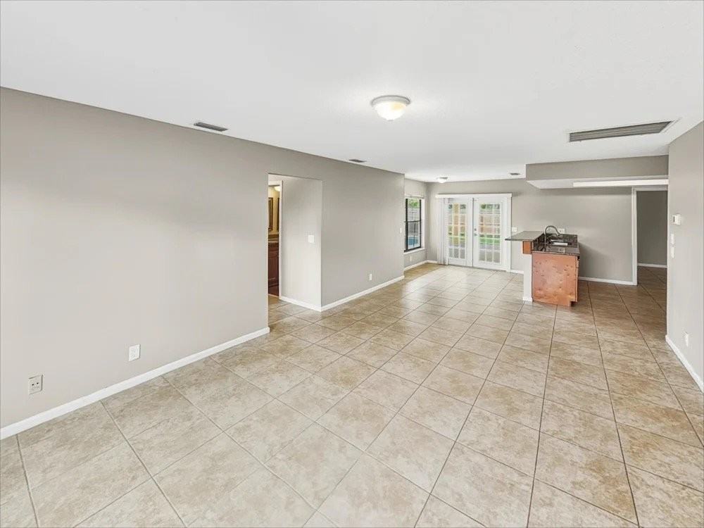 784 Ryanwood Dr - Photo 4 of 15