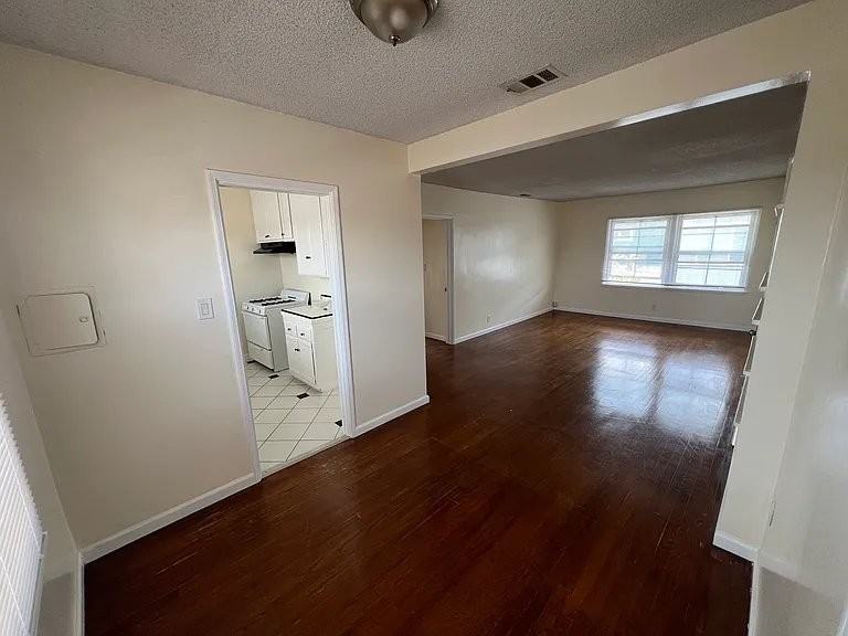 3927 W 105th St #C - Photo 2 of 16