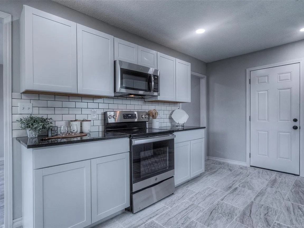 5926 S 90th East Ave - Photo 3 of 20