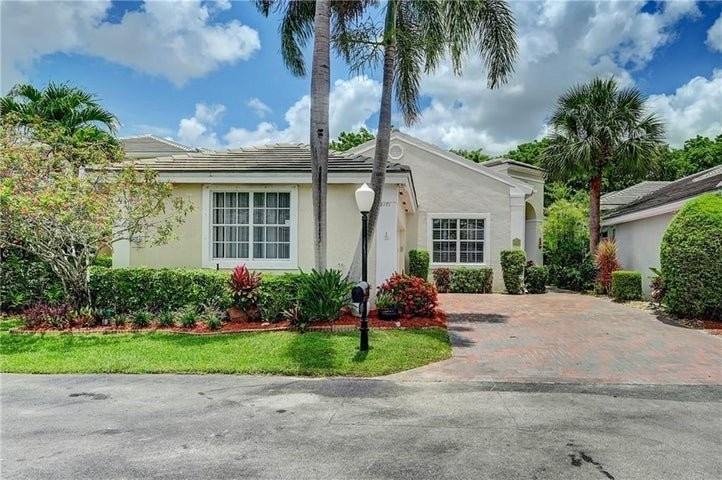 8171 Hampton Wood Dr - Photo 2 of 8
