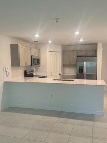 6733 Broadwater Ln - Photo 3 of 8