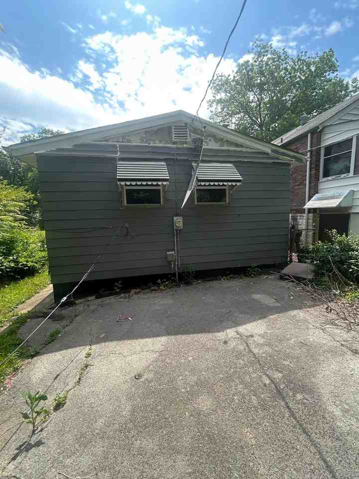 4211 Ravenwood Ave - Photo 4 of 19