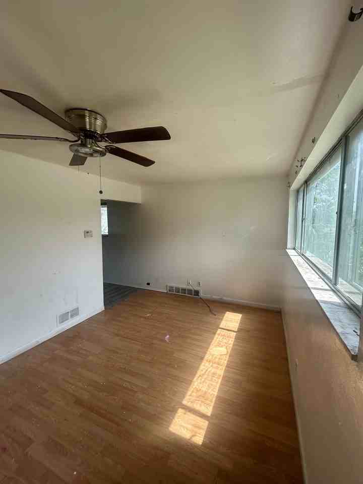 4211 Ravenwood Ave - Photo 7 of 19