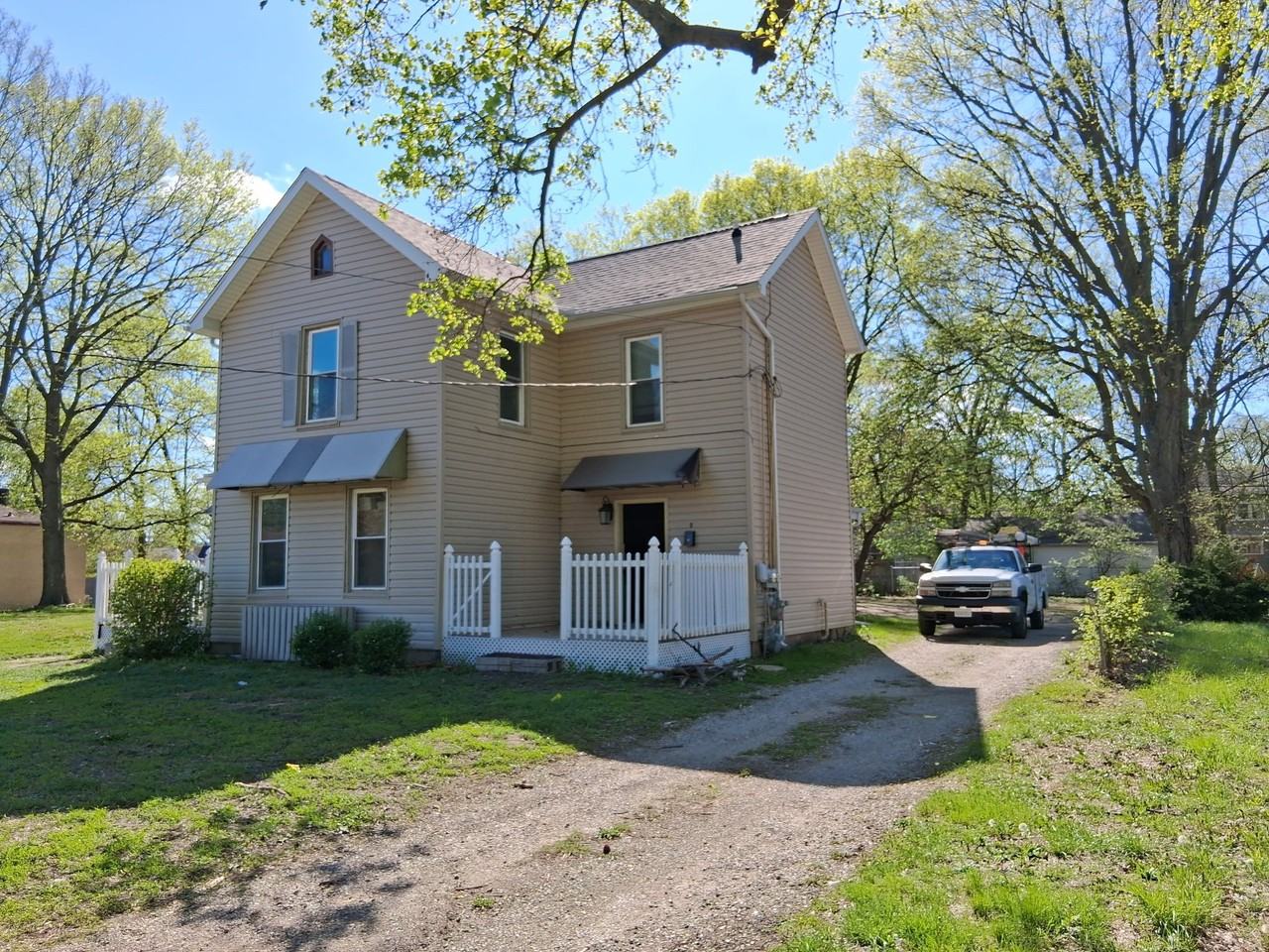 1205 N Sheridan Rd - Photo 2 of 12