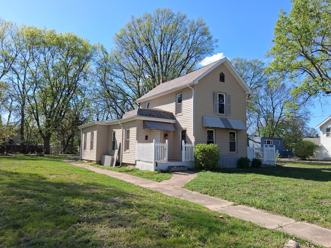 1205 N Sheridan Rd - Photo 3 of 12