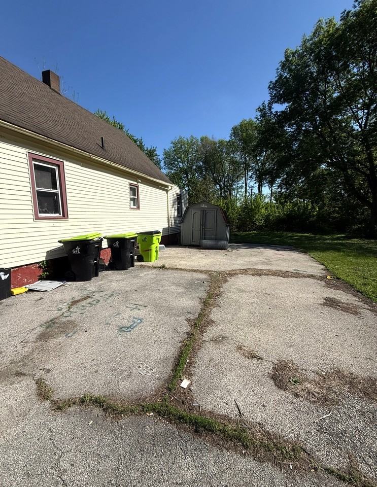 1263 W Green St - Photo 2 of 10
