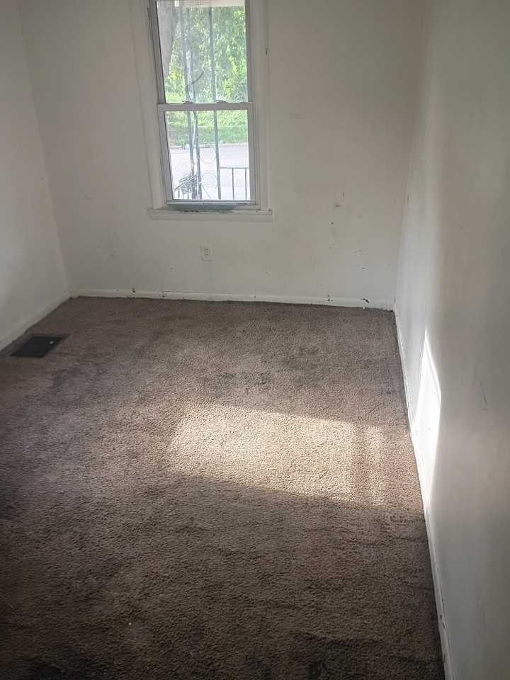 1263 W Green St - Photo 5 of 10