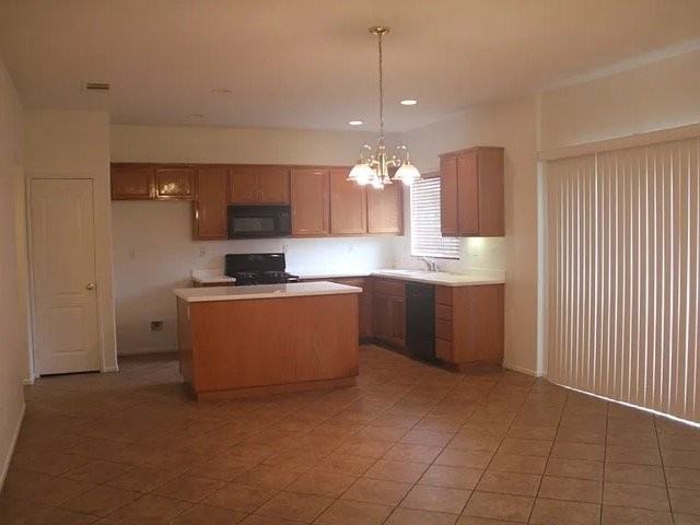 1425 Cottonwood St - Photo 2 of 10