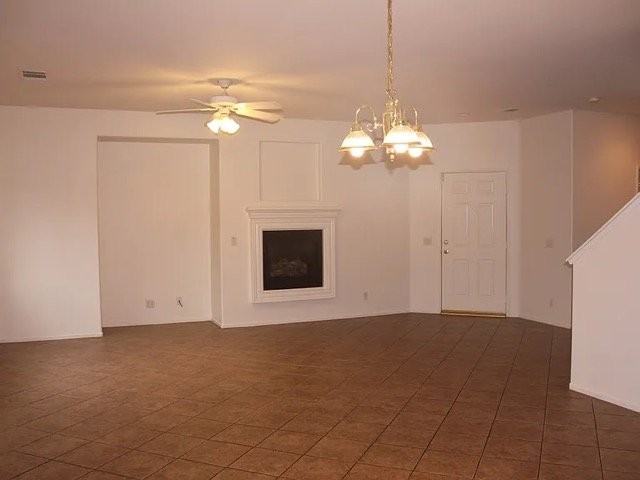1425 Cottonwood St - Photo 4 of 10