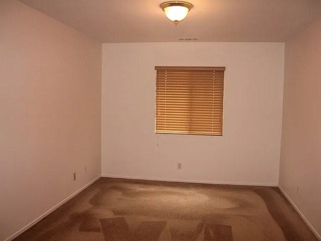 1425 Cottonwood St - Photo 7 of 10