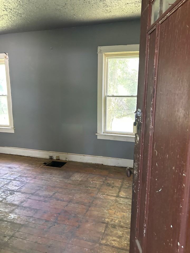 1405 N 54th St - Photo 4 of 10