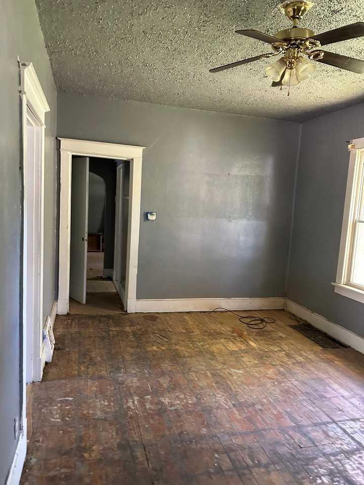 1405 N 54th St - Photo 5 of 10