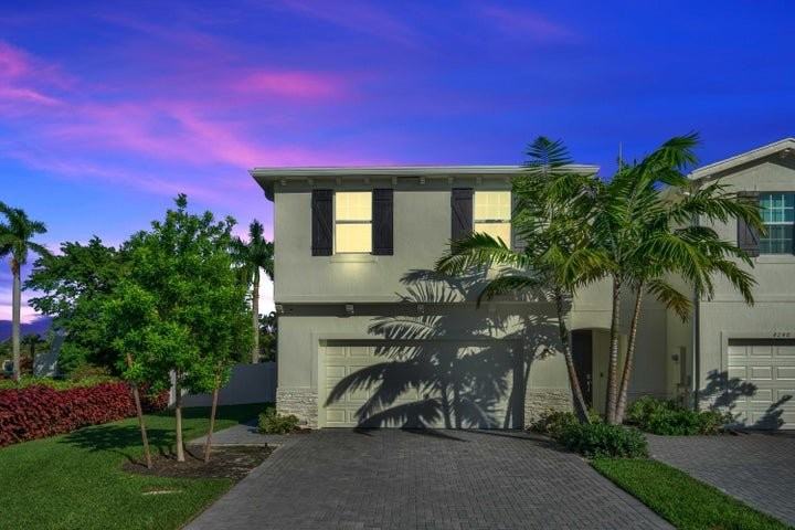 4246 Lagoon Shore Dr - Photo 2 of 8