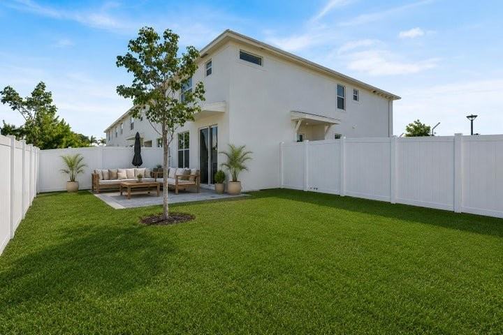 4246 Lagoon Shore Dr - Photo 3 of 8