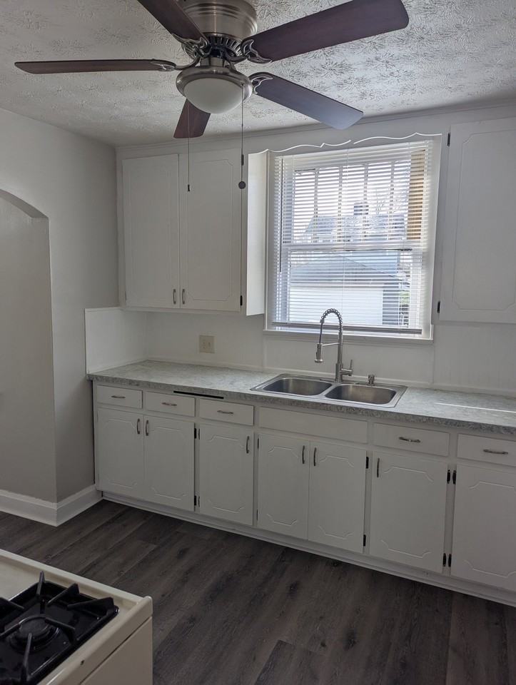 190 Nashoba Ave - Photo 4 of 13