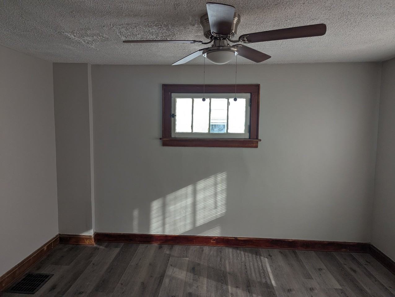 190 Nashoba Ave - Photo 5 of 13