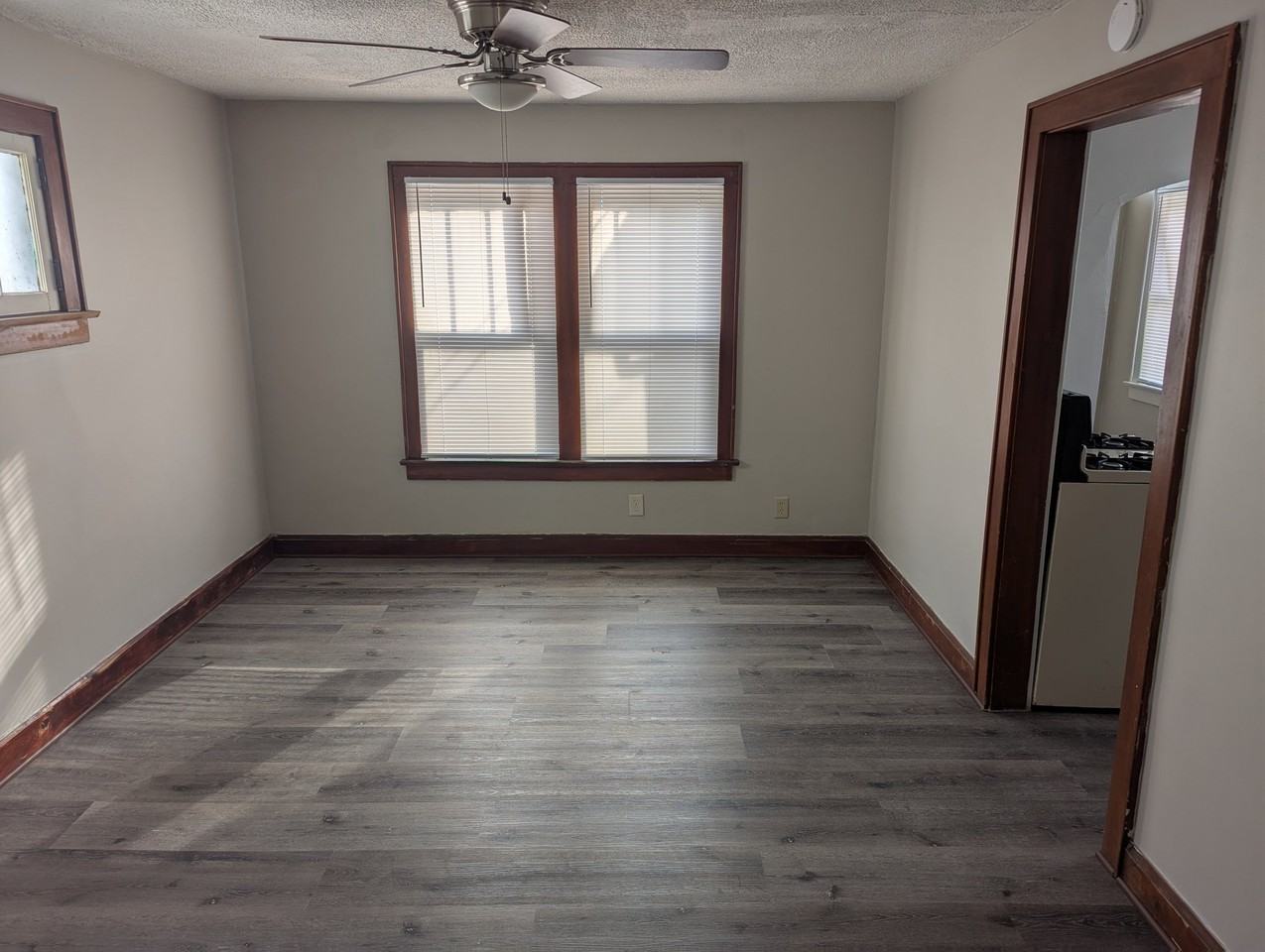 190 Nashoba Ave - Photo 6 of 13