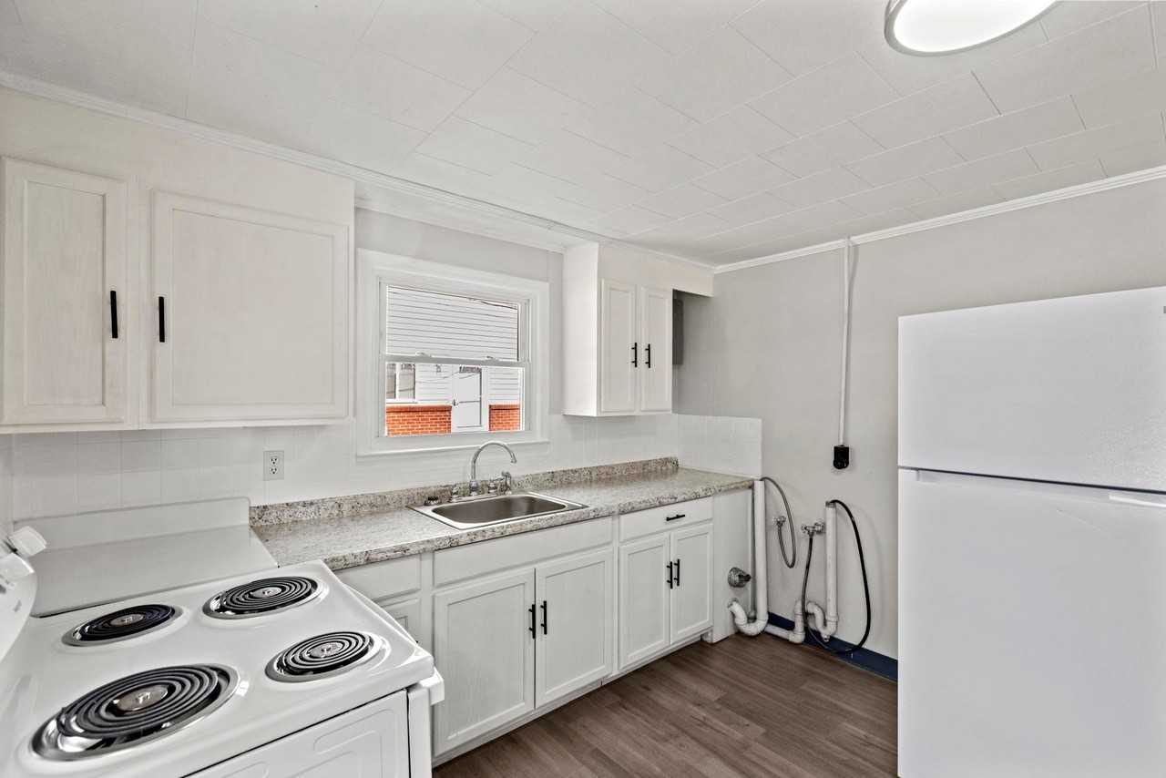 33 Sophia Dr - Photo 2 of 16