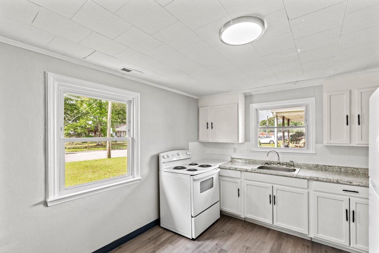 33 Sophia Dr - Photo 3 of 16