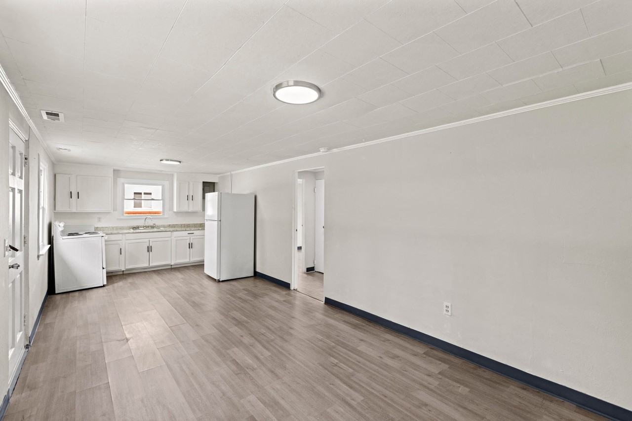 33 Sophia Dr - Photo 4 of 16