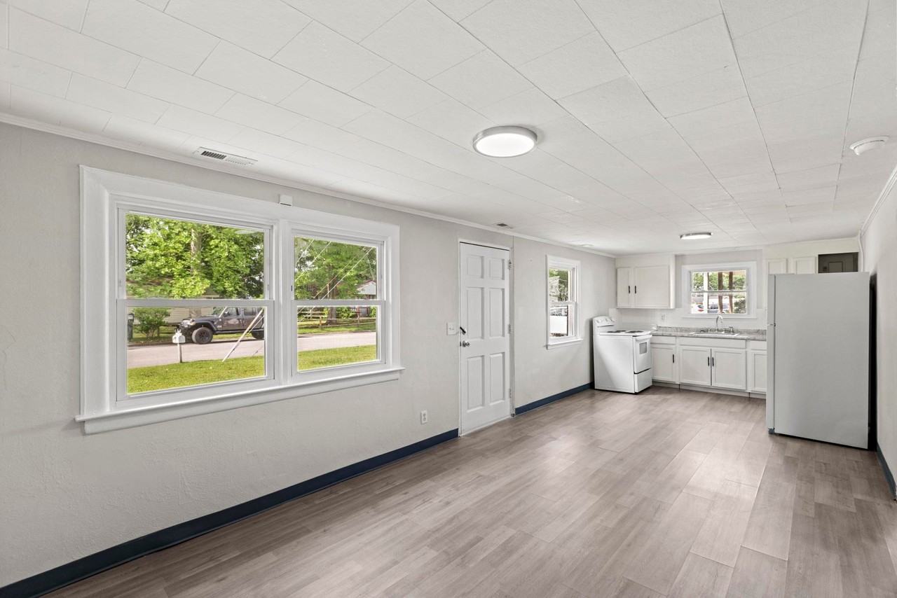 33 Sophia Dr - Photo 5 of 16