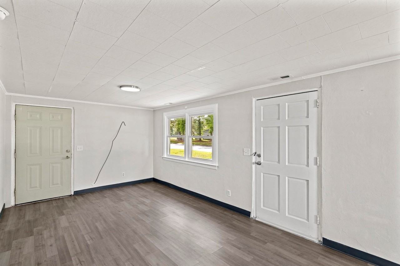 33 Sophia Dr - Photo 6 of 16