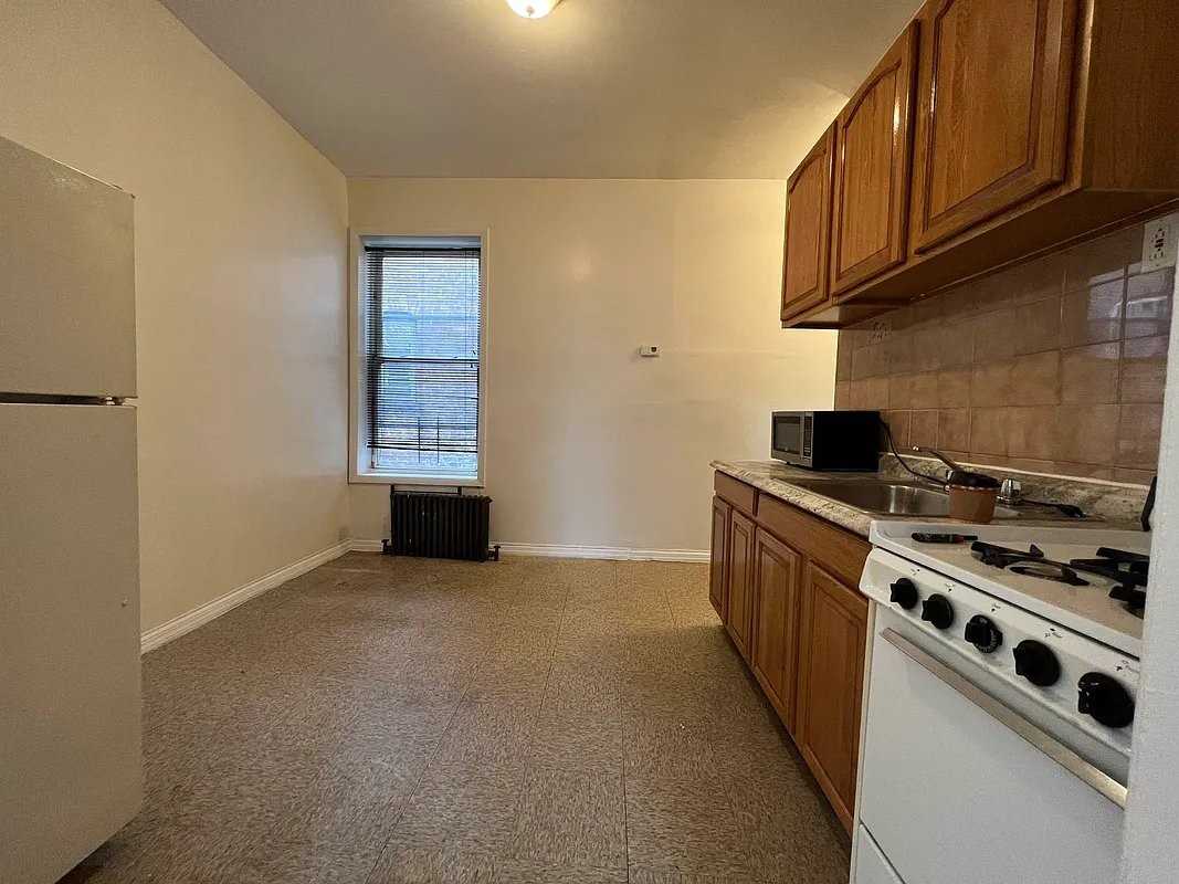602 New Lots Ave #2 - Photo 3 of 7