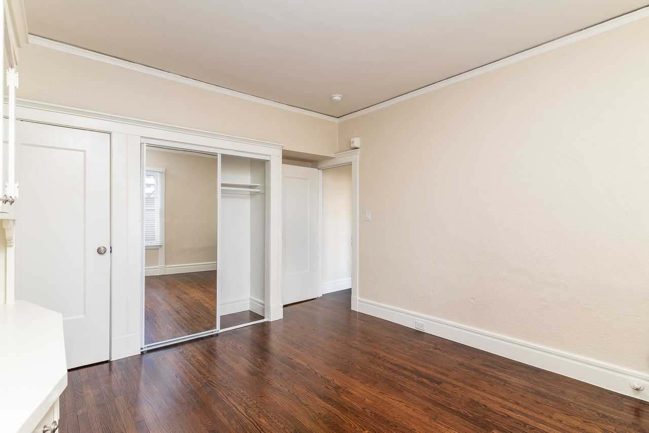 916 Pacific - Photo 2 of 12