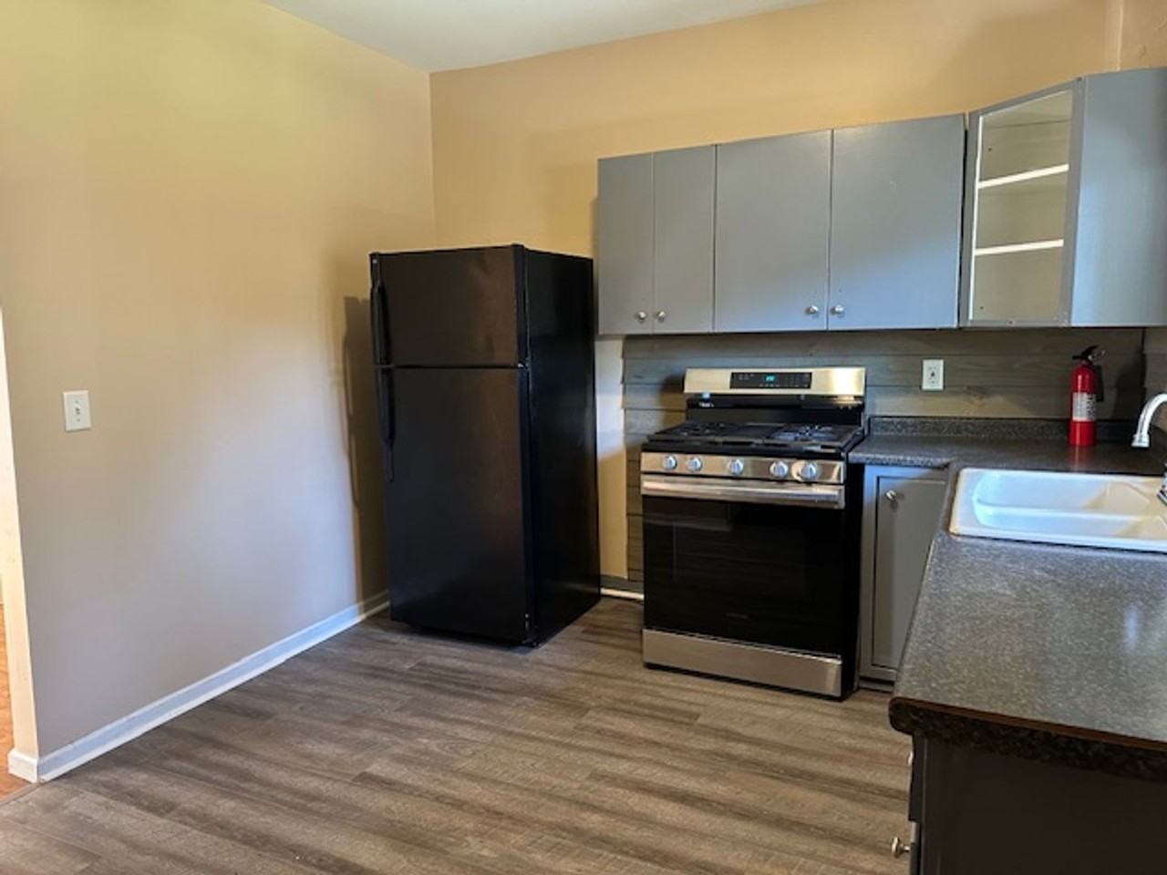 535 S 19th St #1 - Photo 5 of 10