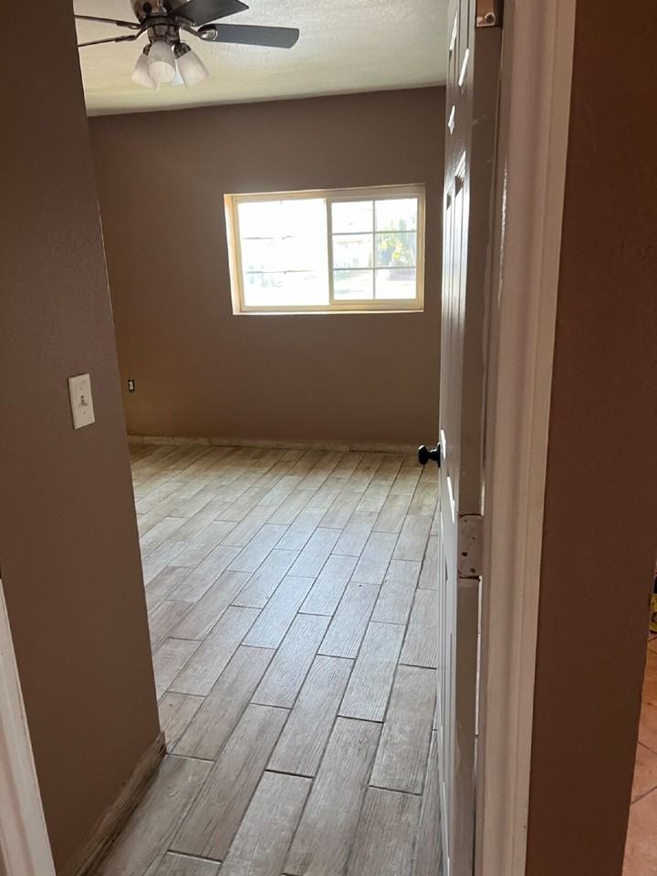 943 W C St - Photo 3 of 9