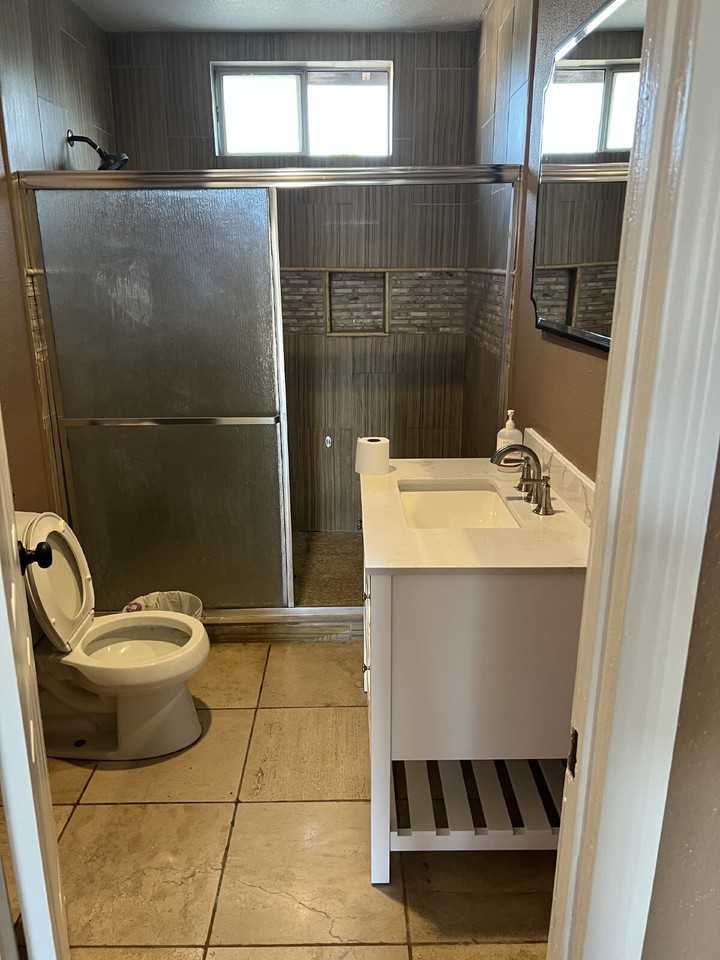 943 W C St - Photo 5 of 9