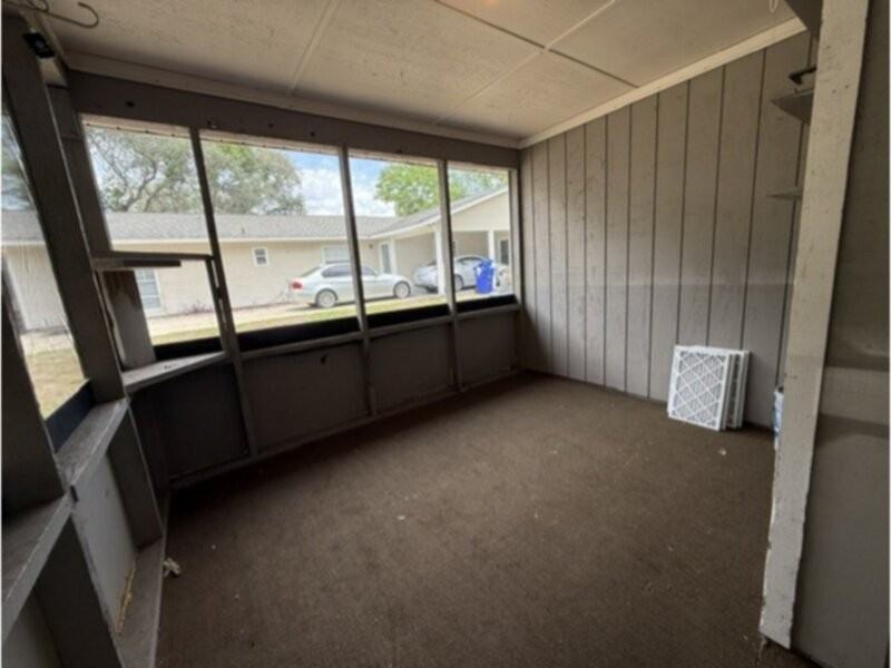 291 Ruskin St - Photo 2 of 10