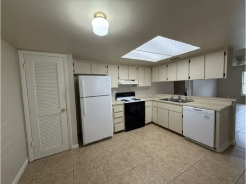 291 Ruskin St - Photo 3 of 10
