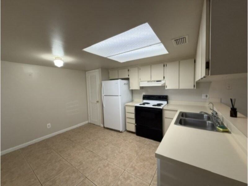 291 Ruskin St - Photo 4 of 10
