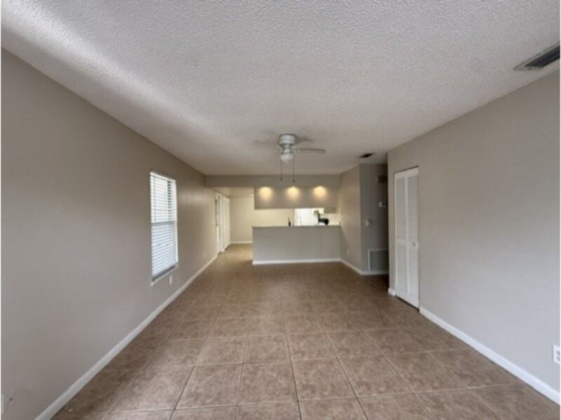 291 Ruskin St - Photo 5 of 10
