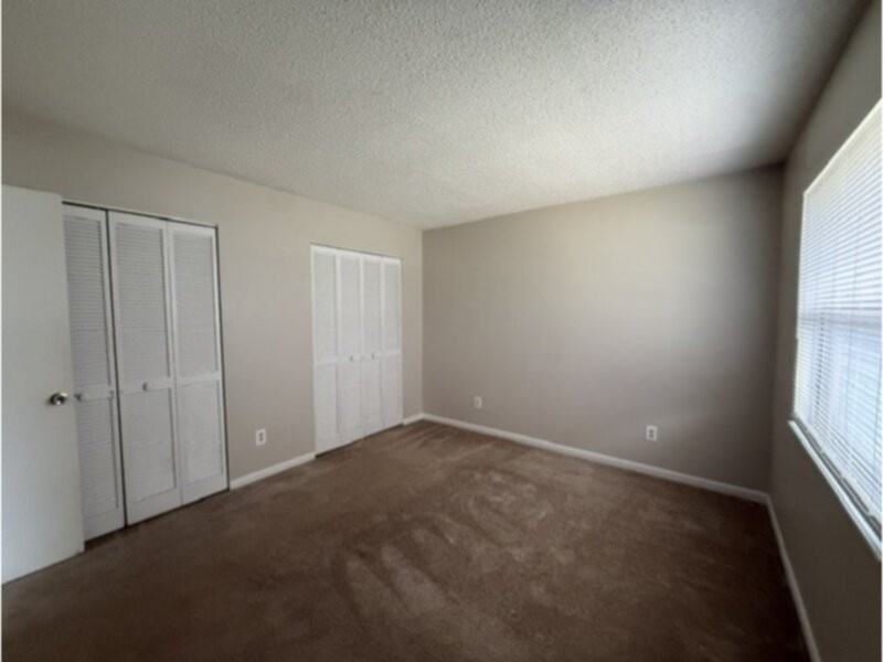 291 Ruskin St - Photo 7 of 10