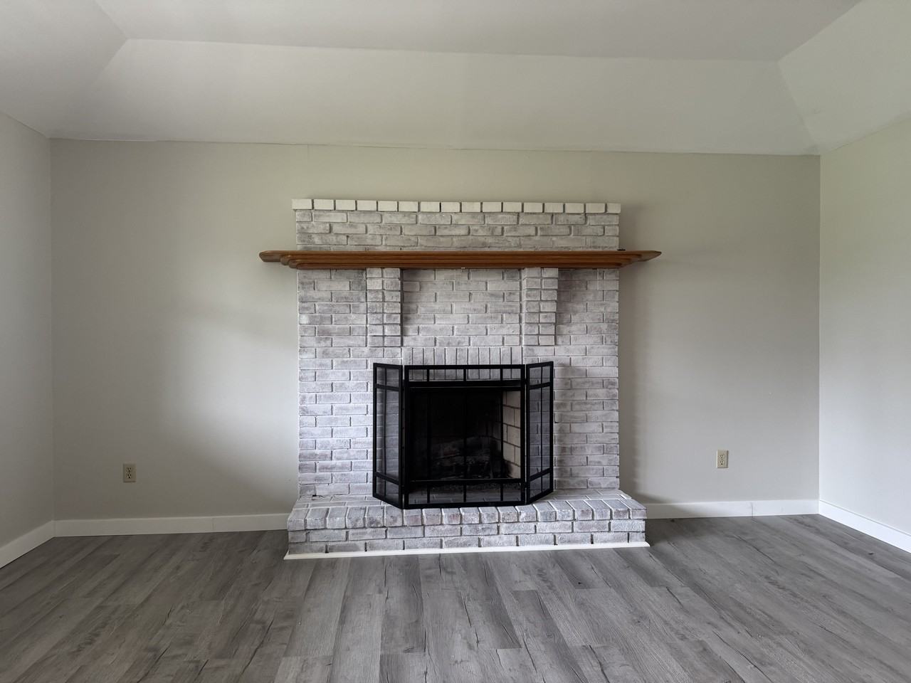 203 Cherokee Dr #NA - Photo 4 of 18