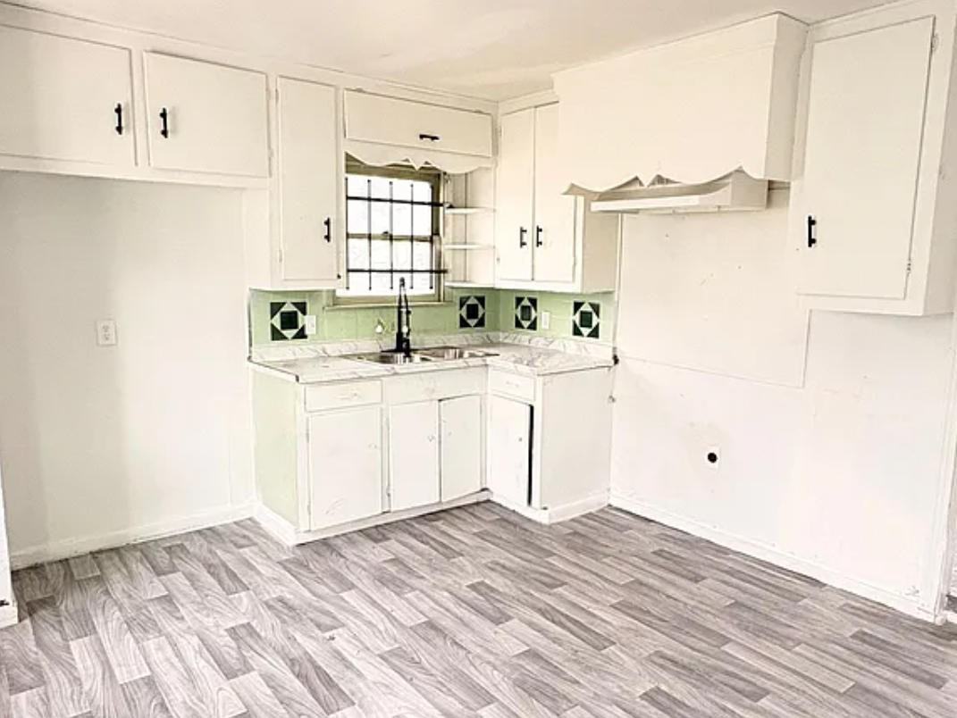 335 Delaware St #NA - Photo 3 of 11