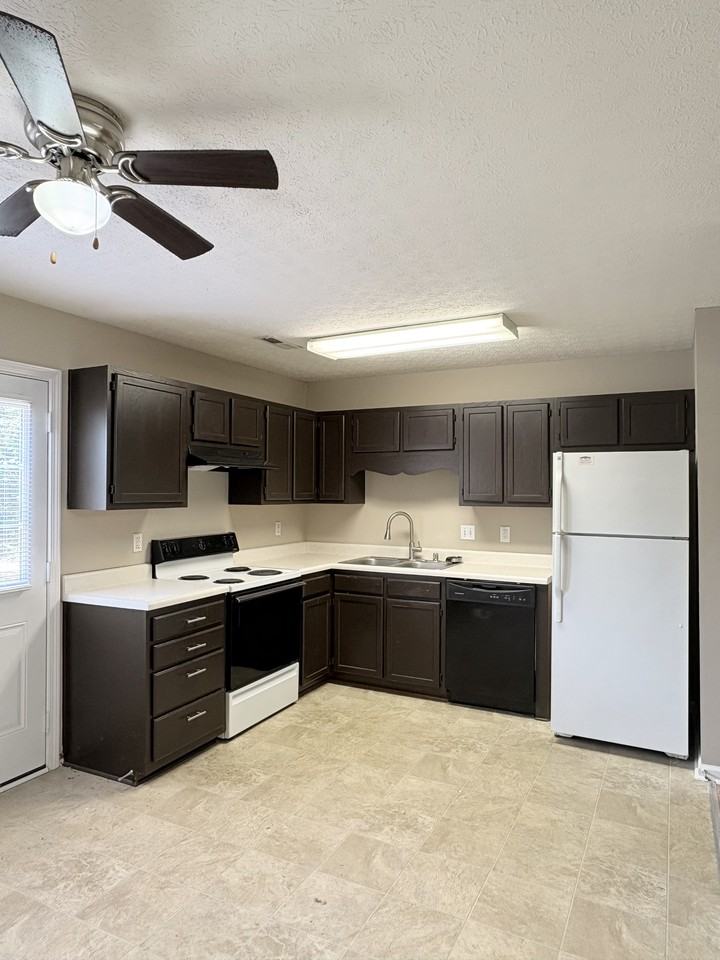 3259 Spring Hollow Ave #A - Photo 3 of 16