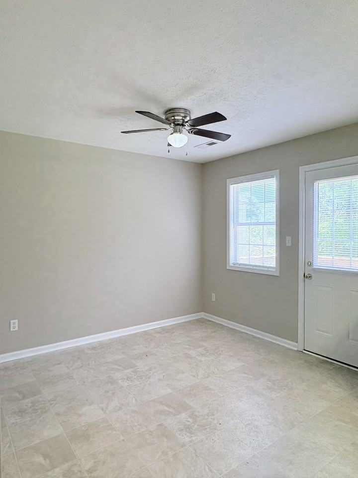 3259 Spring Hollow Ave #A - Photo 5 of 16