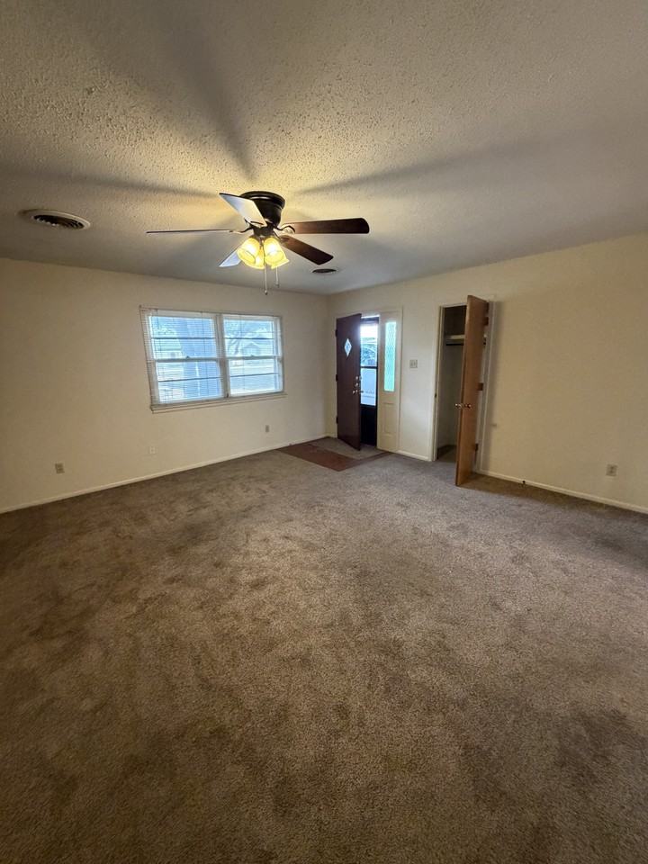 3806 58th St #B - Photo 3 of 13