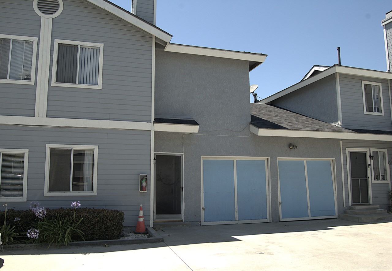 1323 W Palmyra Ave #B - Photo 2 of 14